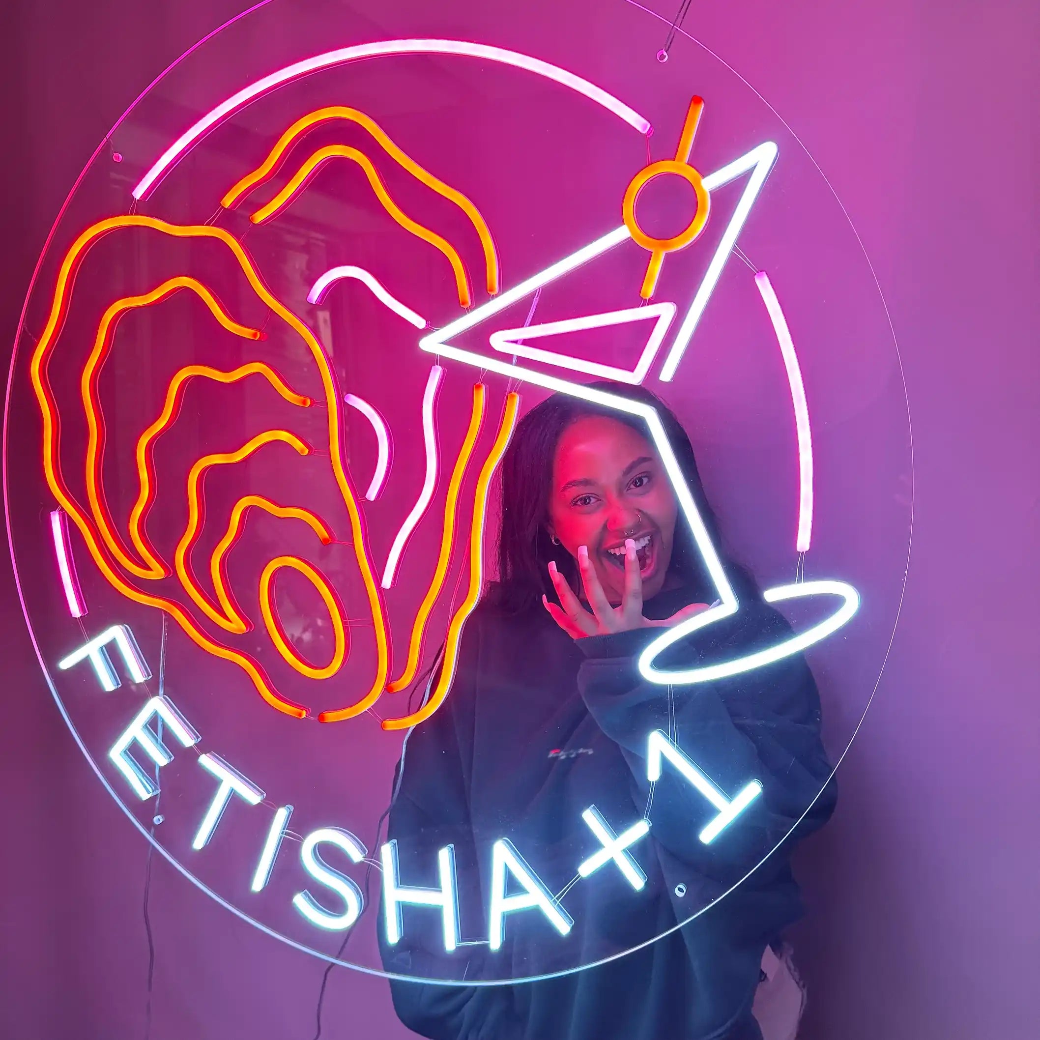 Fetisha + 1 Noenskylt