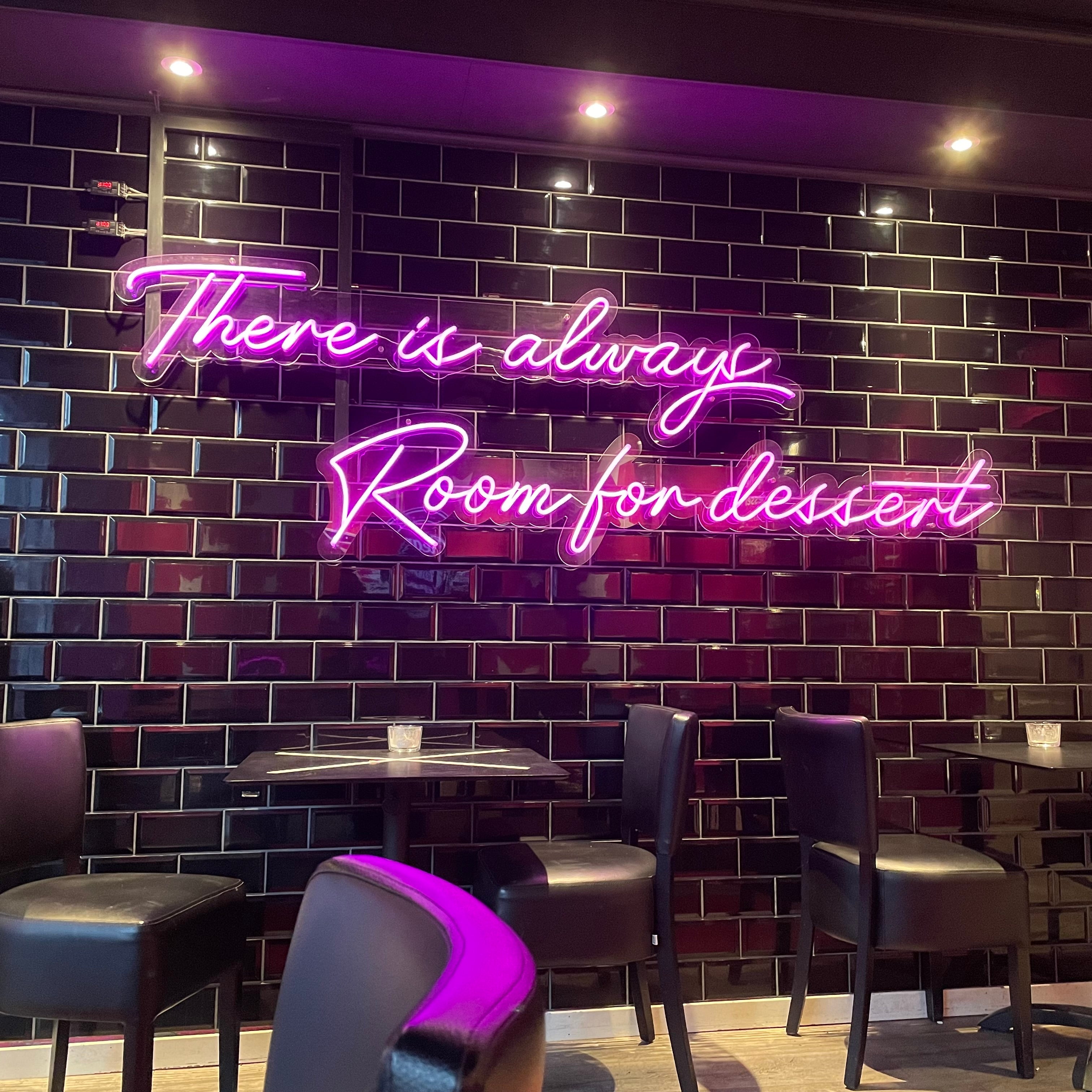 There is always room for dessert, neonskylt