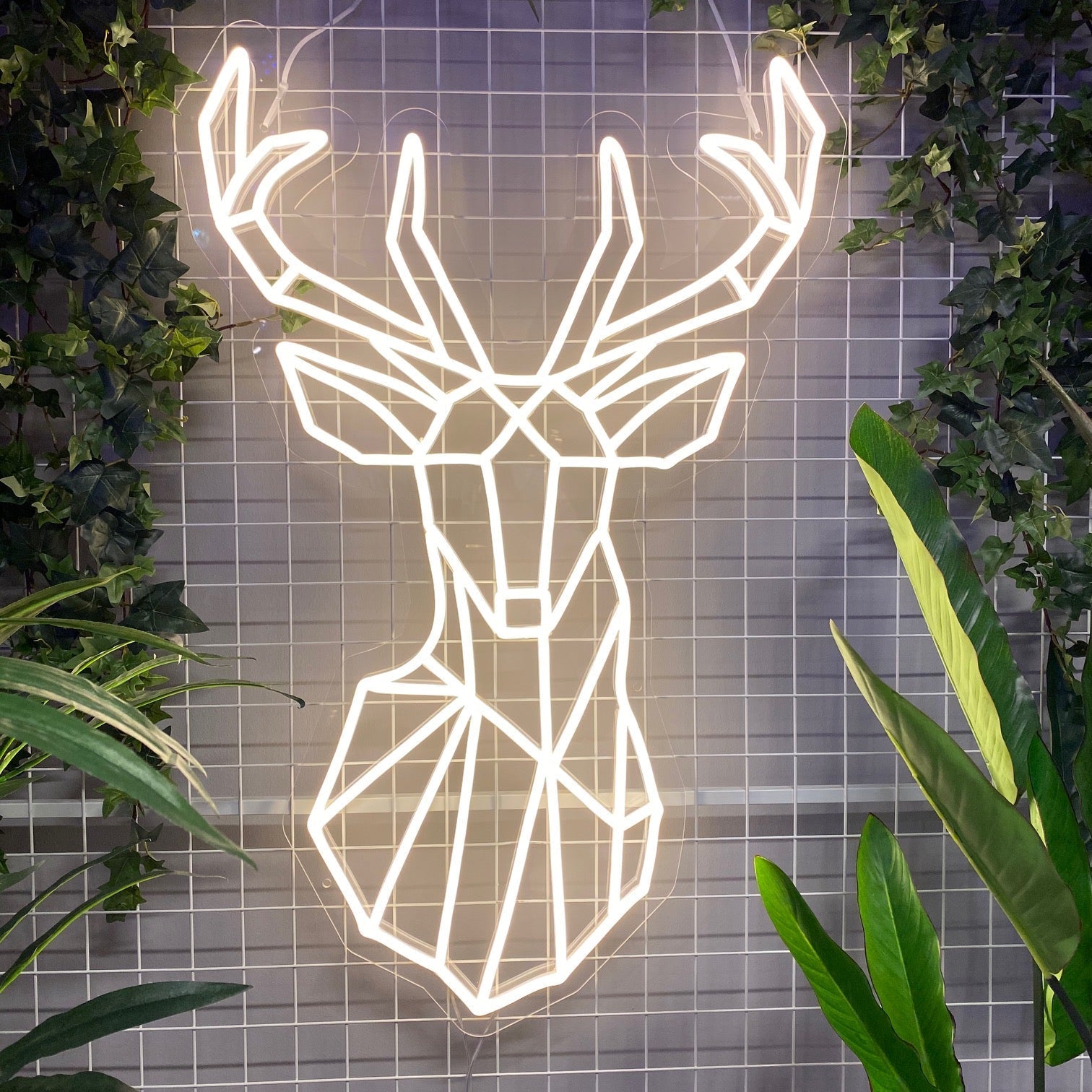"RainDeer" LED NEONSKILT. Warm white.