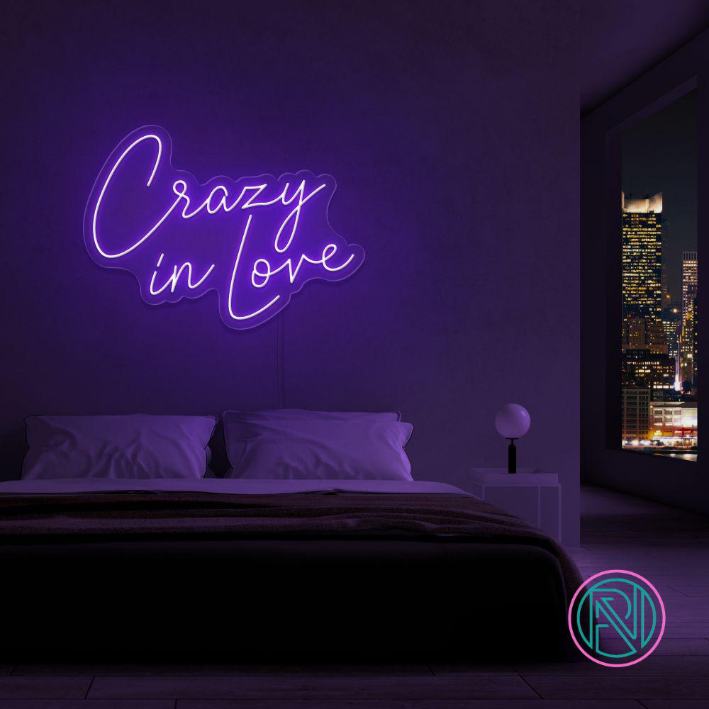 "Crazy in love" Led neonskylt. Välj önskad färg.