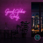 "Good Vibes Only" Led neonskylt. 78x48 cm.