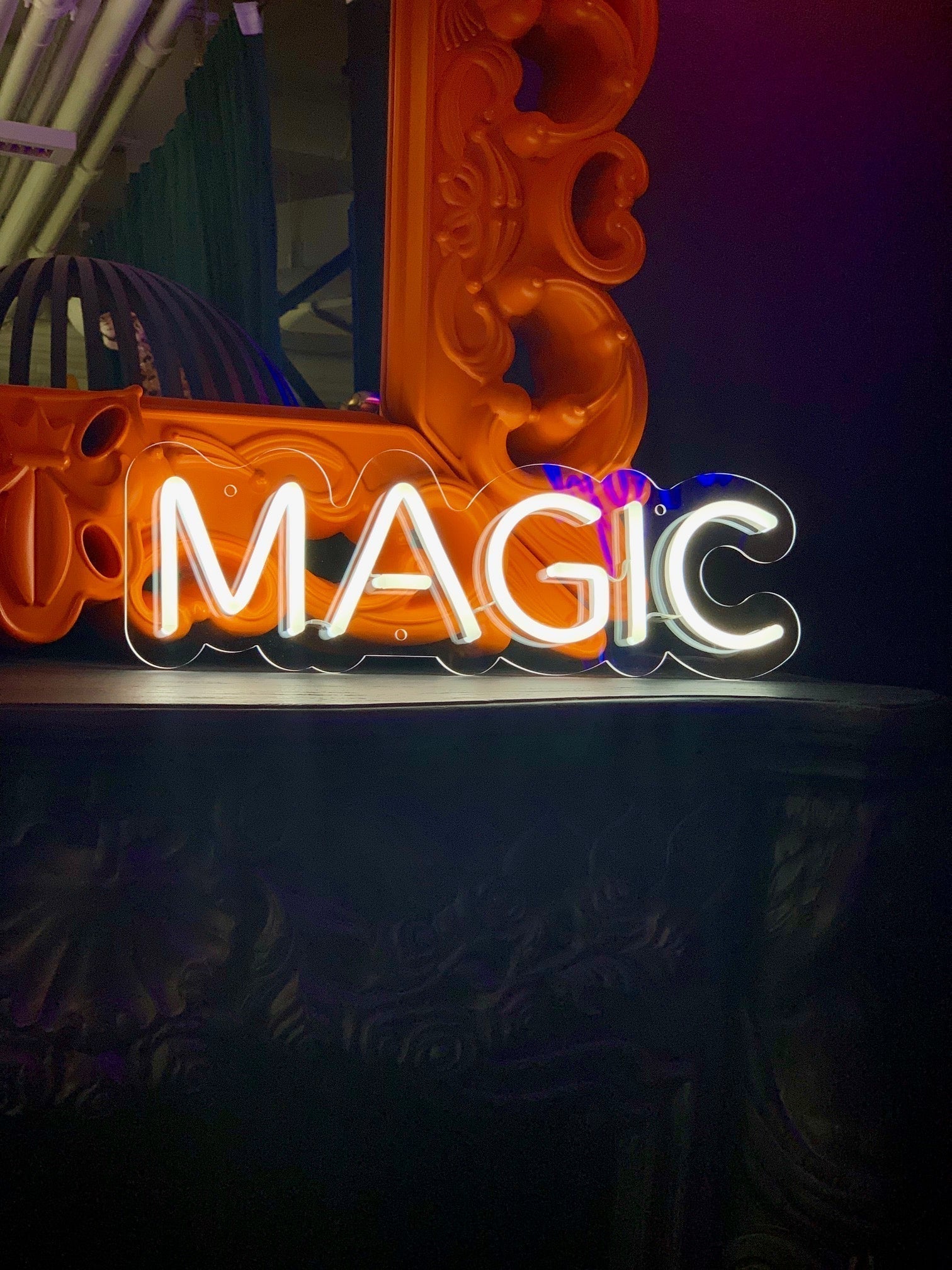 "MAGIC" 56x17cm. Led neonskylt.