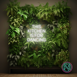 LED-neonskilt med tekst "THIS KITCHEN IS FOR DANCING" i isblått lys