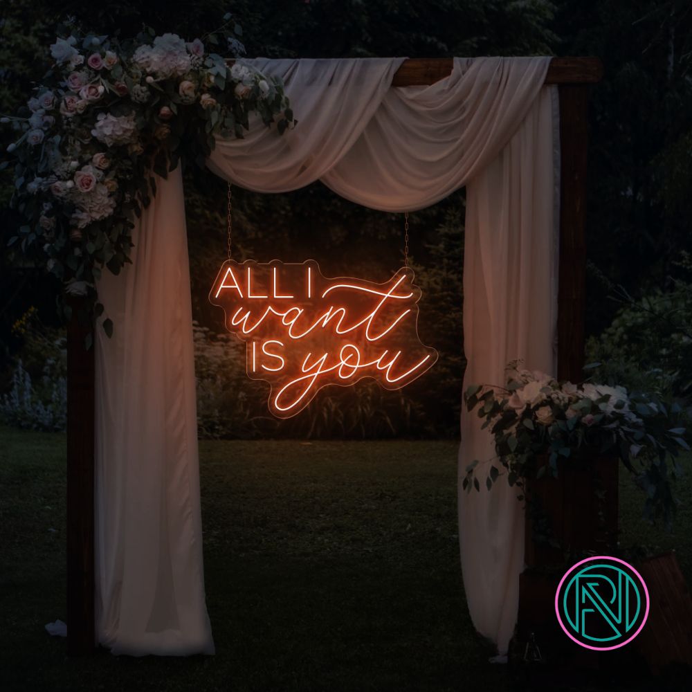 LED-neonskilt med «ALL I want IS you», oransje/rødt lys.