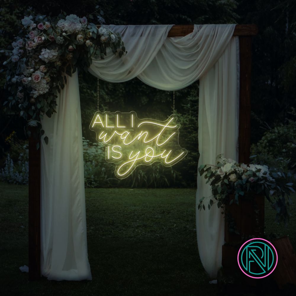 LED-neonskilt med tekst “ALL I want IS you” i varmt hvitt lys.