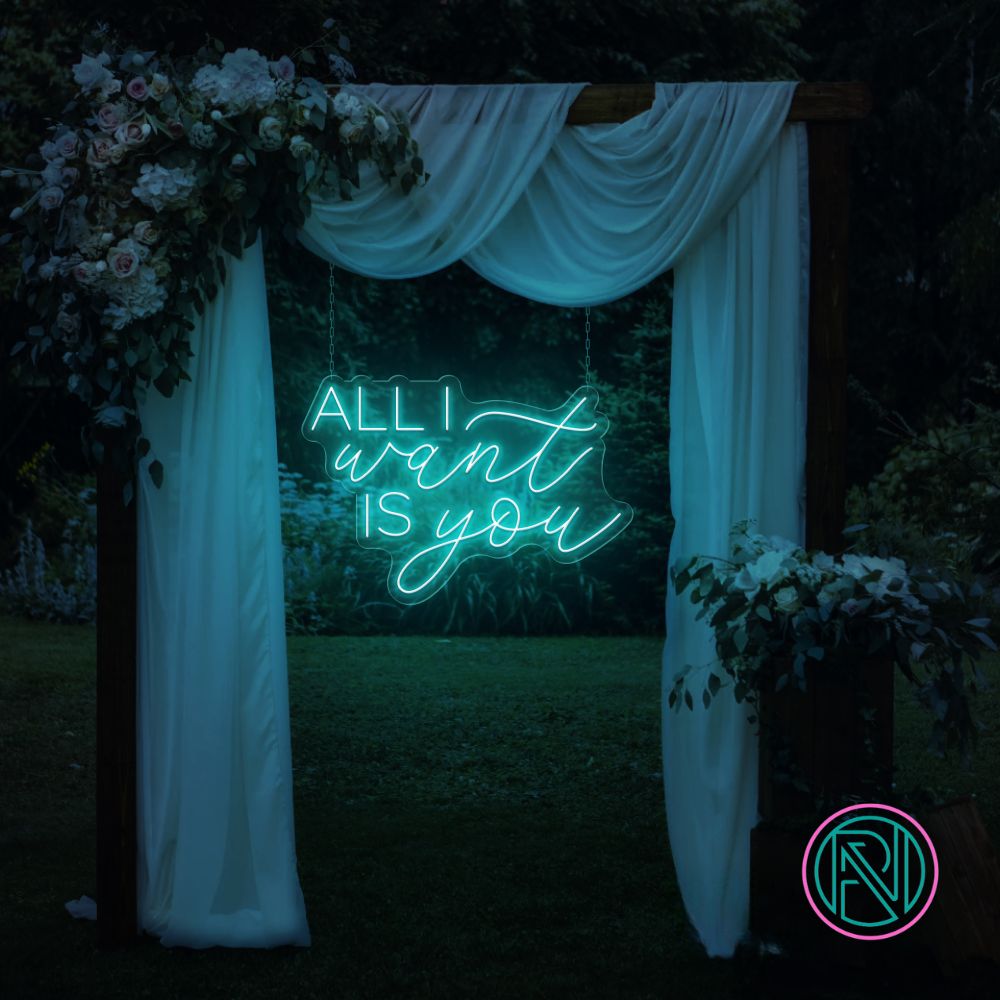 LED-neonskilt med tekst “ALL I want IS you” i turkis lys.