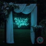 LED-neonskilt med tekst “ALL I want IS you” i turkis lys.