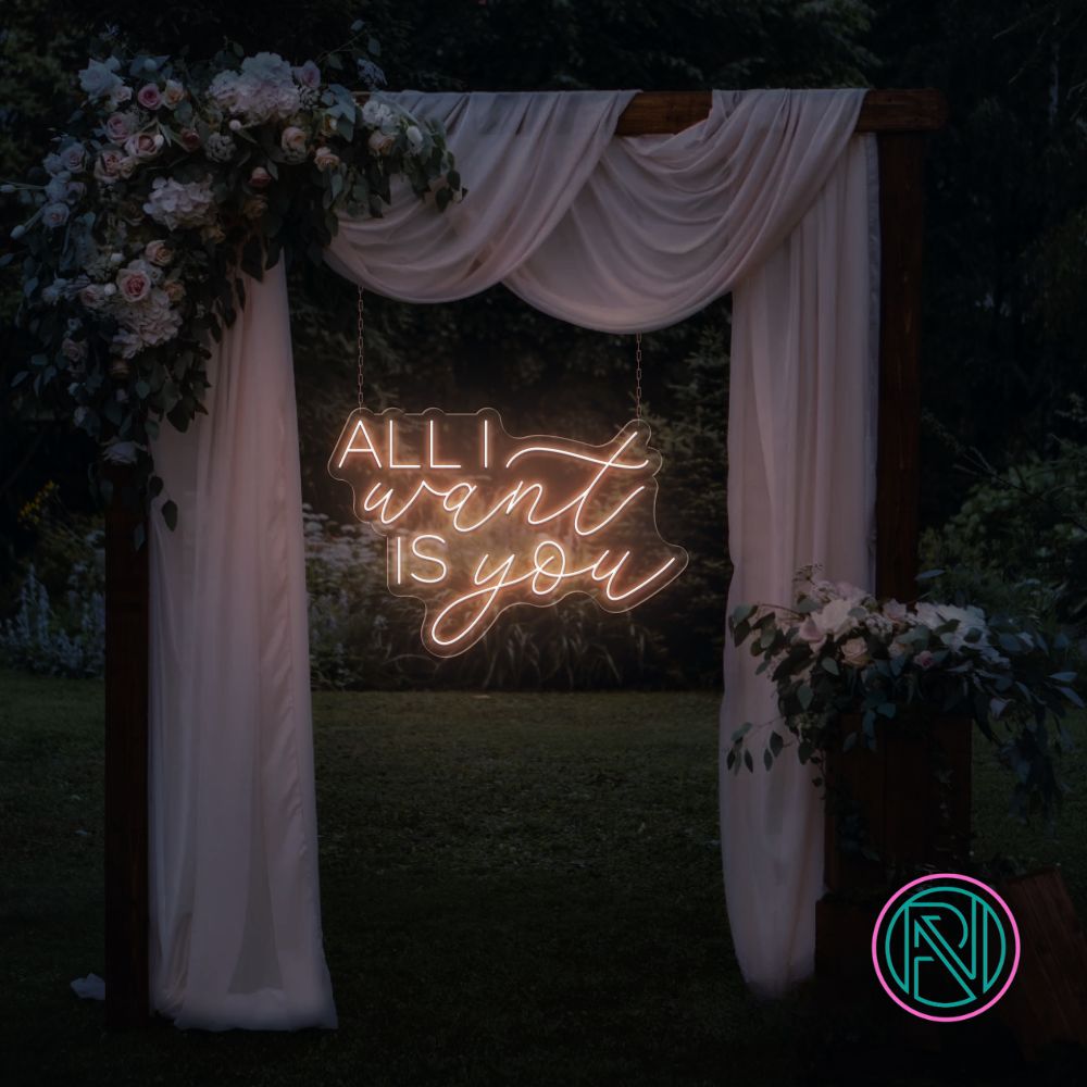 LED-neonskilt med tekst “ALL I want IS you” i peach rosa lys.