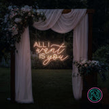 LED-neonskilt med tekst “ALL I want IS you” i peach rosa lys.