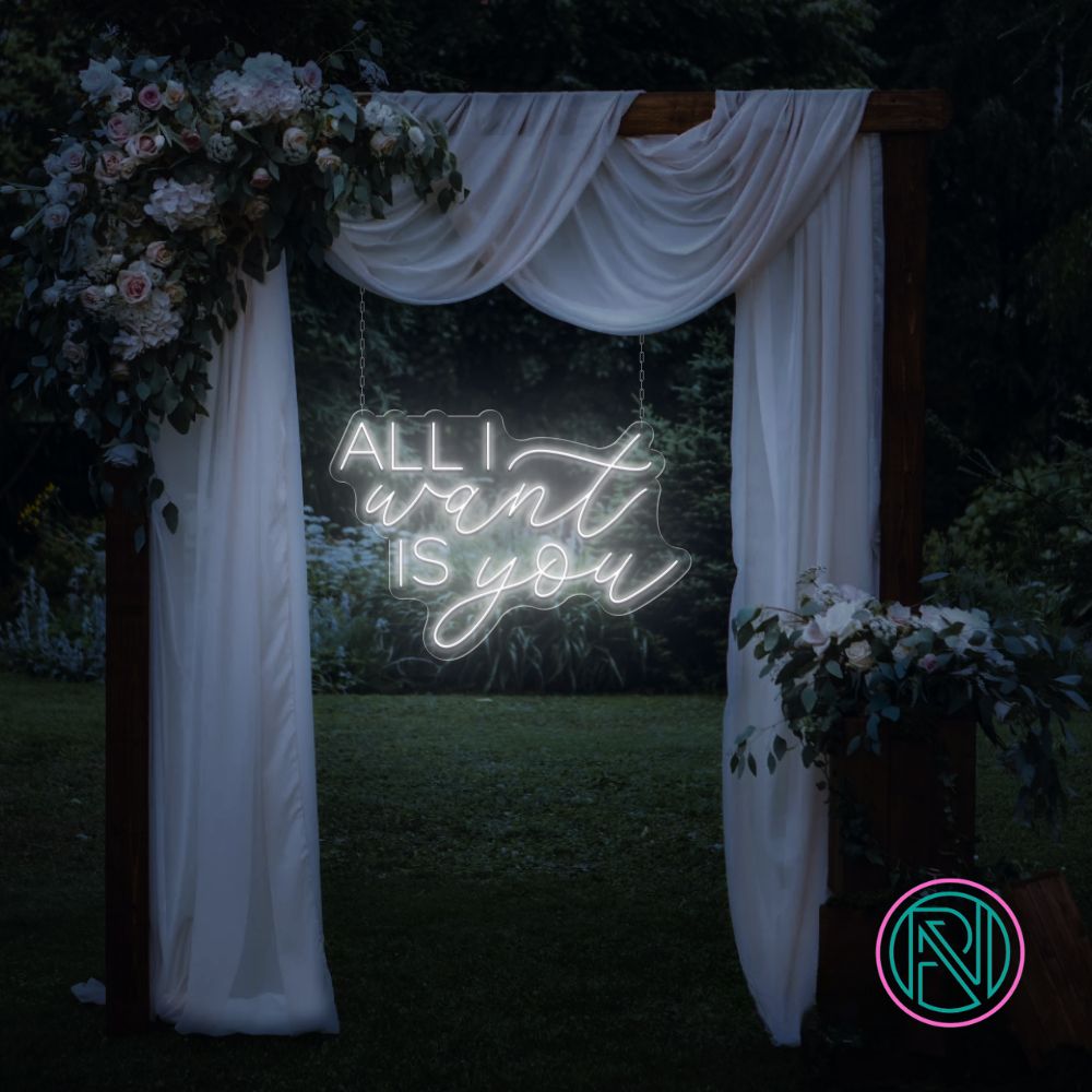 LED-neonskilt med tekst “ALL I want IS you” i kjølig hvitt lys.