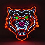 LED-neonskilt med aggressiv tigrehode, rød-oransje og blå lyskontur