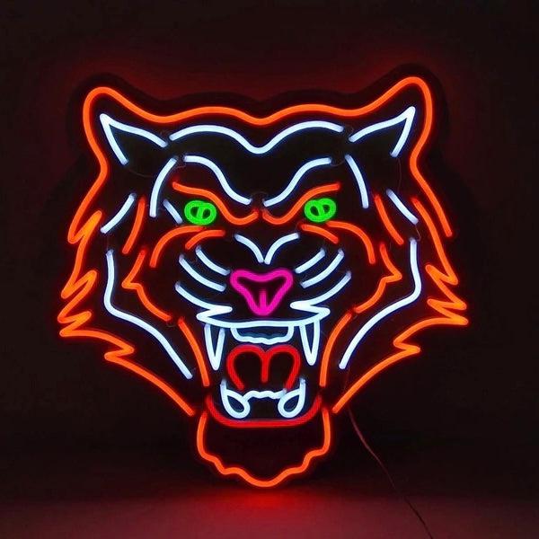 LED-neonskilt med aggressiv tigrehode, rød-oransje og blå lyskontur