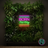 LED-neonskilt med regnbuefarger og teksten BORN This Way, opplyst