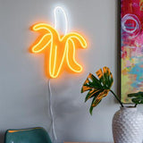 LED-neonskilt banan med gult neonlys og hvit kontur på stativ