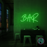 LED neonskilt med «BAR» i grønt neonlys, 55×100 cm