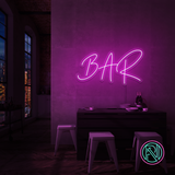 LED neonskilt med «BAR» i lilla/magenta neonlys, 55×100 cm