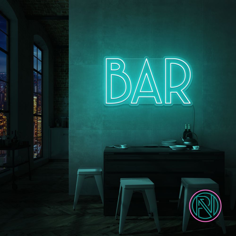Skap en levende atmosfære med vårt 'bar' led neonskilt, designet for å tilføre stil og energi til din bar. Dette skiltet kombinerer estetikk med funksjonalitet og lyser opp rommet med valgfri farge som komplementerer ditt interiør.