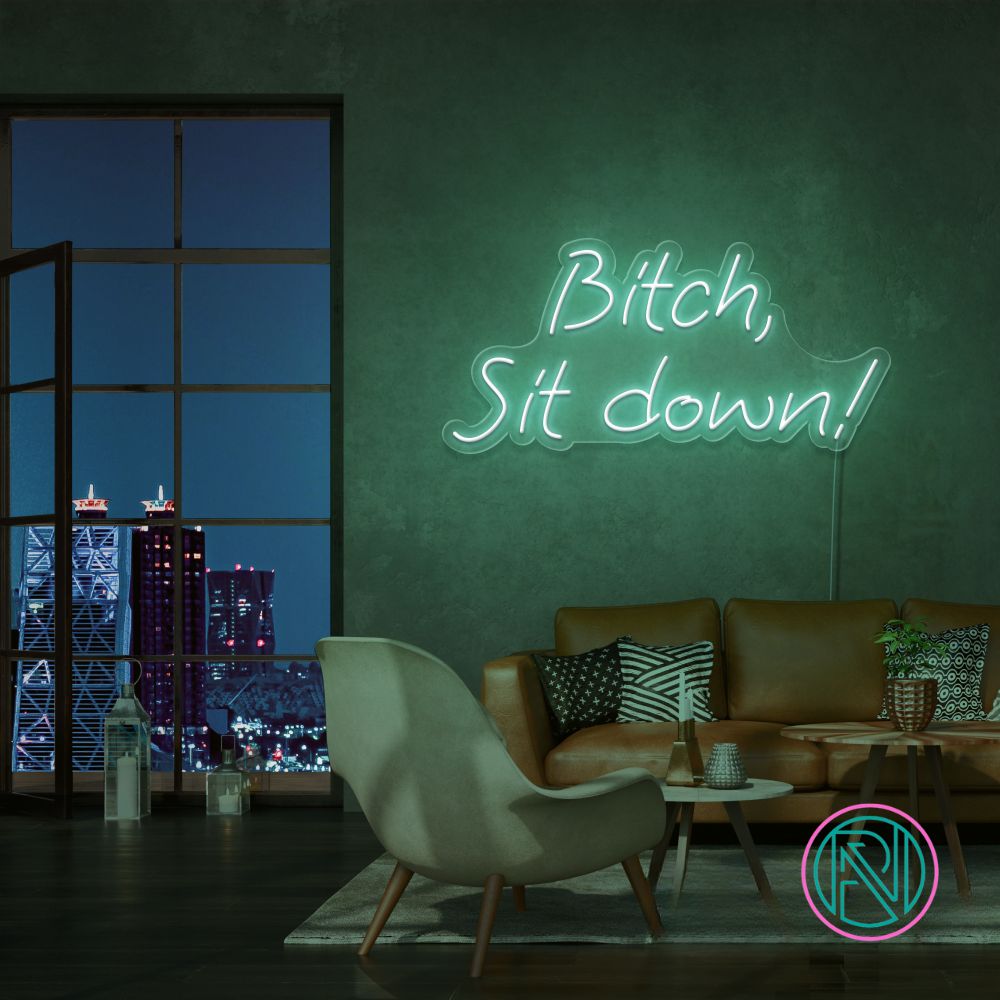 Gi interiøret en kant med 'bitch, sit down' led neon-skiltet. Dette dristige og uttrykksfulle skiltet er designet for å fange oppmerksomhet og skape en samtalestarter i ethvert forretningsmiljø. Velg favorittfargen din og gi bedriften din et unikt preg.