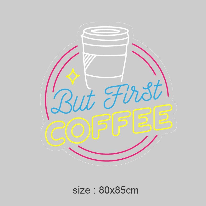 Gjør morgenrutinen enda bedre med vårt 'but first coffee' led neonskilt! dette stilfulle skiltet kombinerer klassisk sjarm med moderne neonbelysning, og er perfekt for å tilføre en ekstra piff til din kaffebar eller kjøkken. Med flere fargevalg blir dette et blikkfang som starter dagen din med stil.