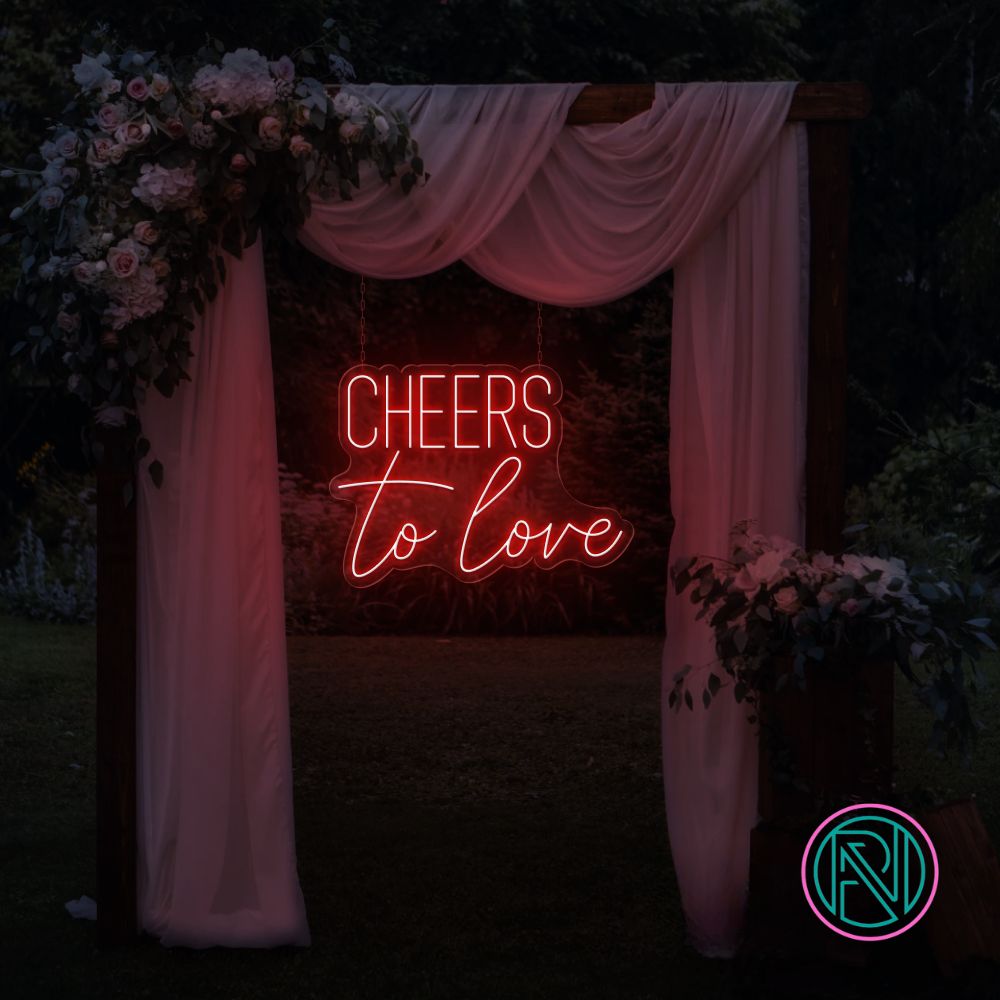 Skål for kjærligheten med vårt 'cheers to love' led neonskilt. Velg din favorittfarge for å tilpasse dit skilt og skape en romantisk atmosfære. Det moderne designet og den levende lysgivende led-teknologien gjør dette skiltet til et perfekt innslag i ethvert rom, spesielt for feiringer som favner kjærlighetens ånd.