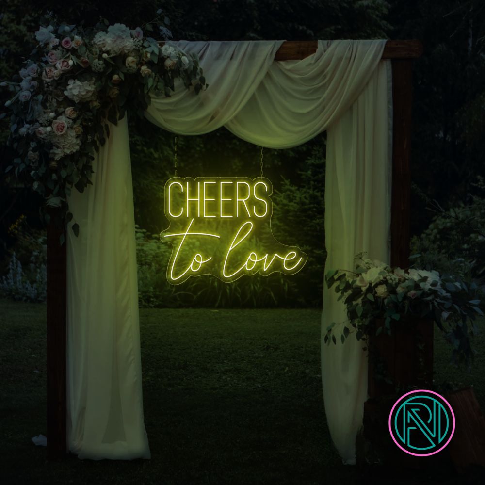 Skål for kjærligheten med vårt 'cheers to love' led neonskilt. Velg din favorittfarge for å tilpasse dit skilt og skape en romantisk atmosfære. Det moderne designet og den levende lysgivende led-teknologien gjør dette skiltet til et perfekt innslag i ethvert rom, spesielt for feiringer som favner kjærlighetens ånd.