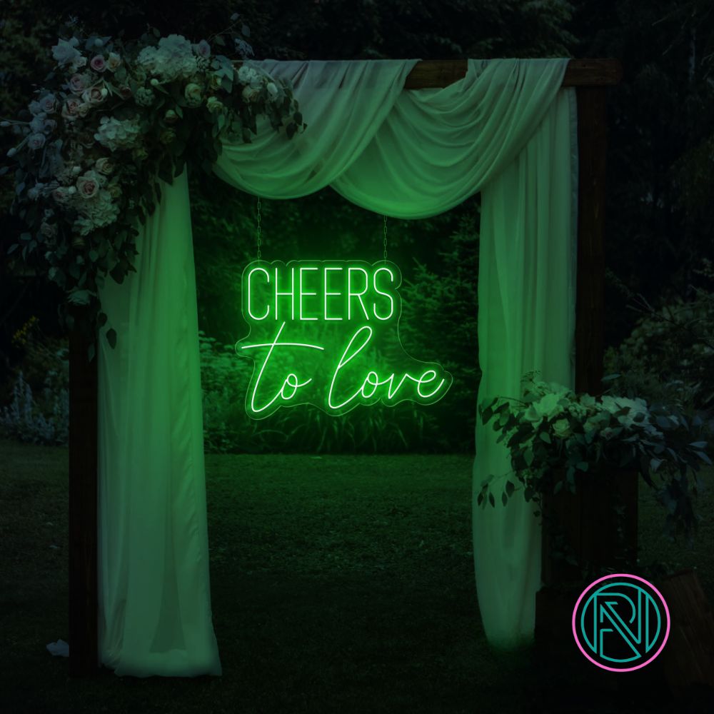 Skål for kjærligheten med vårt 'cheers to love' led neonskilt. Velg din favorittfarge for å tilpasse dit skilt og skape en romantisk atmosfære. Det moderne designet og den levende lysgivende led-teknologien gjør dette skiltet til et perfekt innslag i ethvert rom, spesielt for feiringer som favner kjærlighetens ånd.