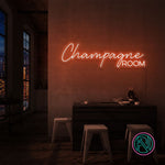 Skap en luksuriøs atmosfære med vårt 'champagne room' led neonskilt. Velg mellom et spekter av farger for å tilpasse det etter ditt personlige preg. Dette led-skiltet er ideelt for å gi et snev av eleganse til rommet, perfekt for private rom eller moderne forretningslokaler.