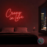 LED neonskilt «Crazy in love» med rødt LED-lys