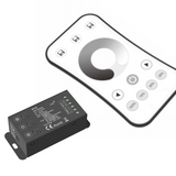 Fjernkontroll og dimmer for LED, svart enhet og fjernkontroll med knapper