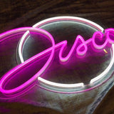 LED-neonskilt «Disco» med rosa og hvit lys, buet skrift