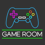 LED neonskilt med blå kontur, spillkontroller og «GAME ROOM» i grønn skrift