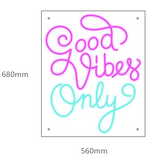 LED neonskilt «Good Vibes Only» i rosa og blått, mål 680x560 mm.