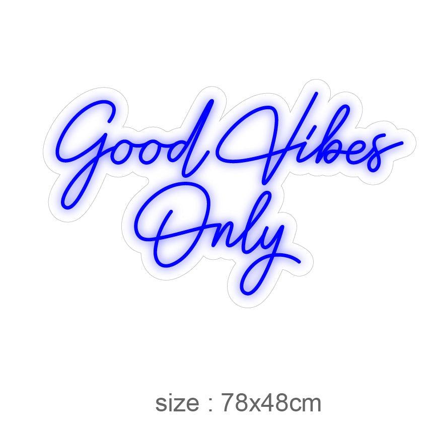 LED neonskilt «Good Vibes Only» i blått, størrelse 78x48 cm.
