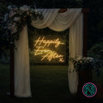 Led neonskilt med «Happily Ever After» i varmt gult lys