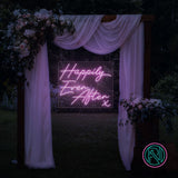 Led neonskilt med «Happily Ever After» i lilla rosa lys