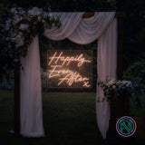 Led neonskilt med «Happily Ever After» i lys oransje lys