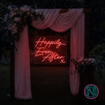 Led neonskilt med «Happily Ever After» i rødt lys