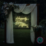 LED-neonskilt med teksten «Happily Ever After» i varm gul neon, med liten X