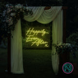 LED-neonskilt med teksten «Happily Ever After» i lys gul neon, med liten X