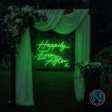 LED-neonskilt med teksten «Happily Ever After» i grønn neon, med liten X