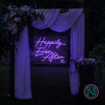 LED-neonskilt med teksten «Happily Ever After» i fiolett neon, med liten X