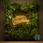 Feire en spesiell dag med stil med vårt 'happy birthday' led-neonskilt. Dette skiltet kombinerer moderne led-teknologi med klassisk neonestetikk for å skape den perfekte stemningsfulle feiringen. Velg din favorittfarge for å skreddersy utseendet og lyse opp bursdagsfesten med et personlig preg.