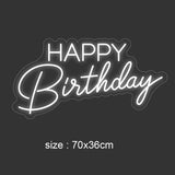 Feire en spesiell dag med stil med vårt 'happy birthday' led-neonskilt. Dette skiltet kombinerer moderne led-teknologi med klassisk neonestetikk for å skape den perfekte stemningsfulle feiringen. Velg din favorittfarge for å skreddersy utseendet og lyse opp bursdagsfesten med et personlig preg.