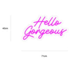 LED neonskilt «Hello Gorgeous» i rosa lys, mål 71 cm og 40 cm