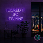 Sett et personlig preg på ditt rom med 'i licked it so it´s mine' led neonskilt. Dette iøynefallende skiltet er perfekt for å legge til en morsom og unik touch, enten det er hjemme eller på kontoret. Velg din foretrukne farge for å matche din stil og skape en koselig atmosfære.