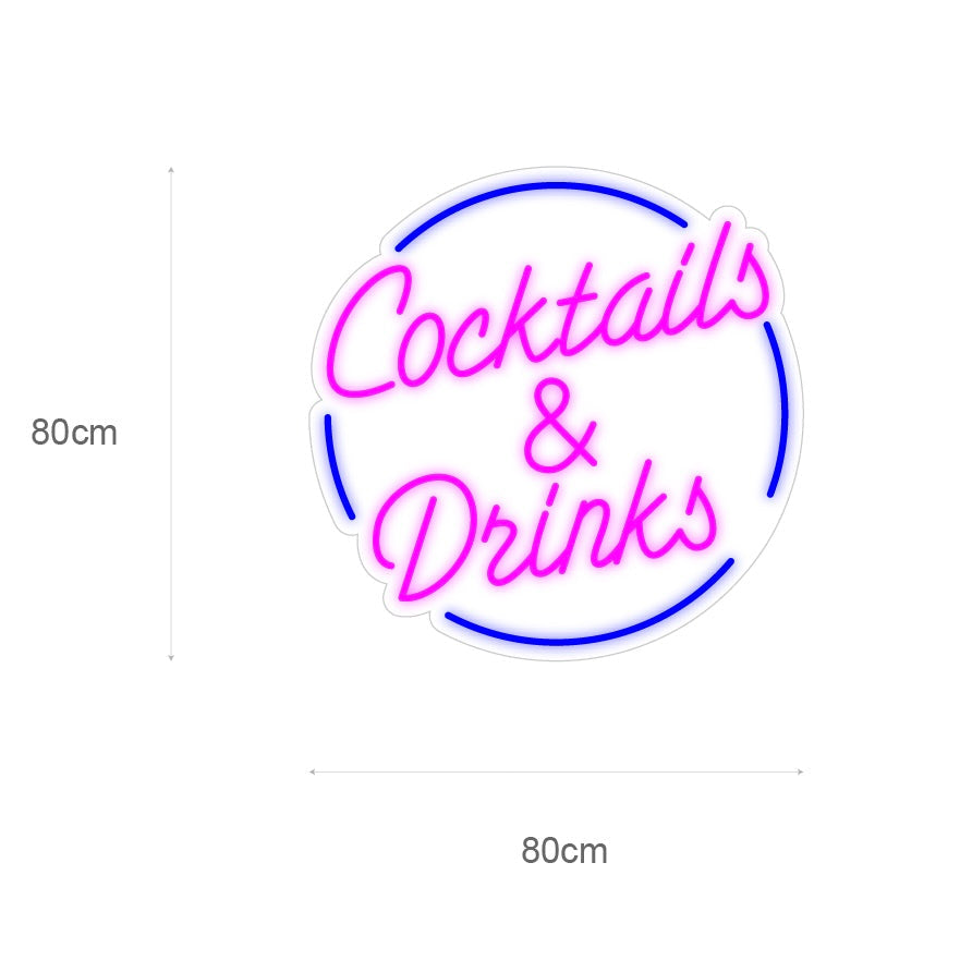 Skap en livlig stemning med 'cocktails &amp; drinks' led neonskilt. Dette skiltet er ideelt for barer og nattklubber, og tilbyr en sjarmerende belysning med sine mørkrosa og mørkeblå farger. Skap en perfekt atmosfære for sosiale sammenkomster eller som et blikkfang i et hvilket som helst lokale.