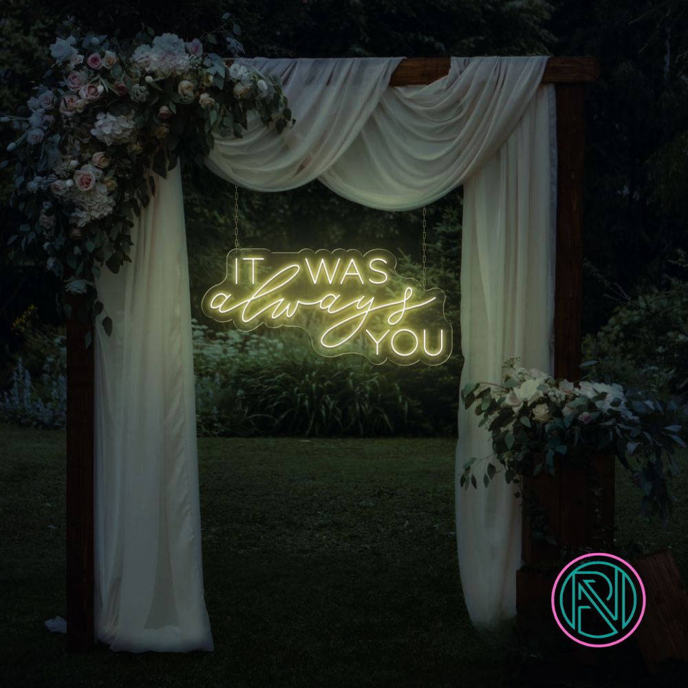 LED-neonskilt med «IT WAS always YOU» i grønn belysning.