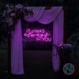 LED-neonskilt med tekst «IT WAS always YOU», lilla glød