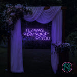 LED-neonskilt med tekst «IT WAS always YOU», fiolett glød