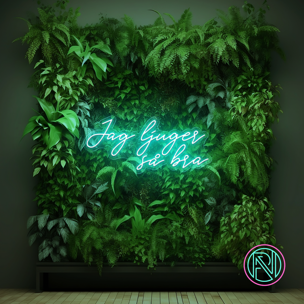 Skap en spennende vibe med vårt 'jag ljuger så bra' led neonskilt. Dette skiltet gir et dristig utsagn som perfekt fanger oppmerksomheten i ethvert miljø, enten det er hjemme eller på kontoret. Velg den fargen som best passer ditt rom og sett et personlig preg på interiøret.